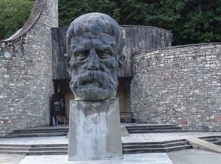 Literatur der 19.-20. Jahrhunderte: Büste von Wascha-Pschawela